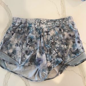 Lululemon Hotty Hot Low Rise Short 4”